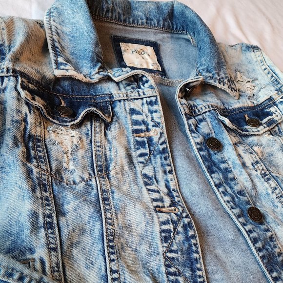 Custom Thrifted Denim Jacket - Picture 4 of 5